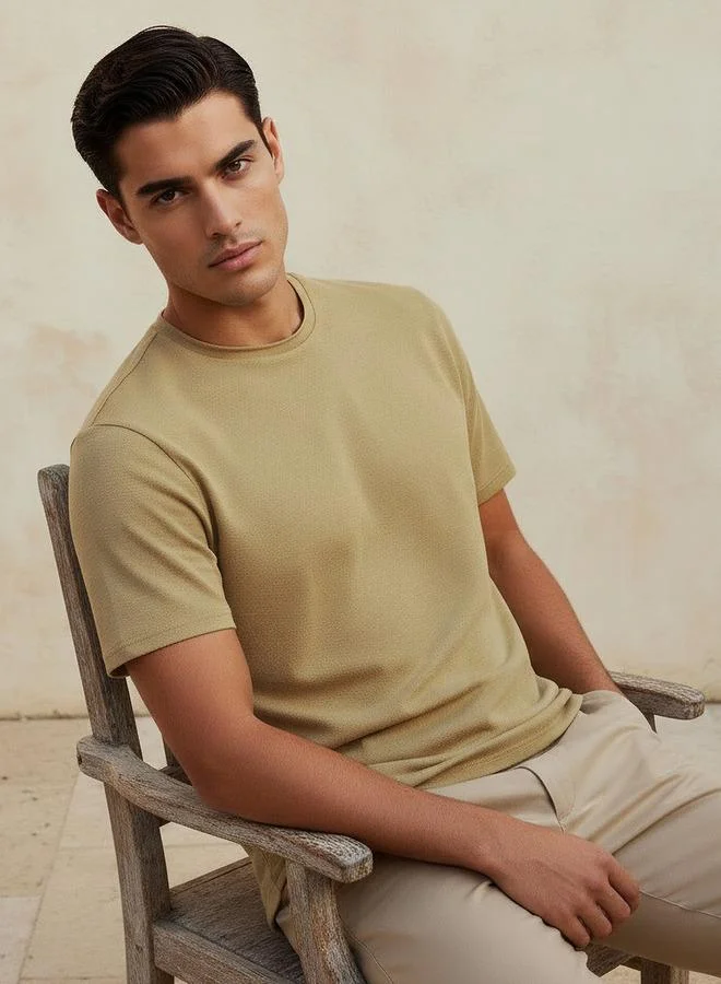 ايكونيك Iconic Men Slim Fit Crew Neck Short Sleeves Popcorn Textured T-shirt